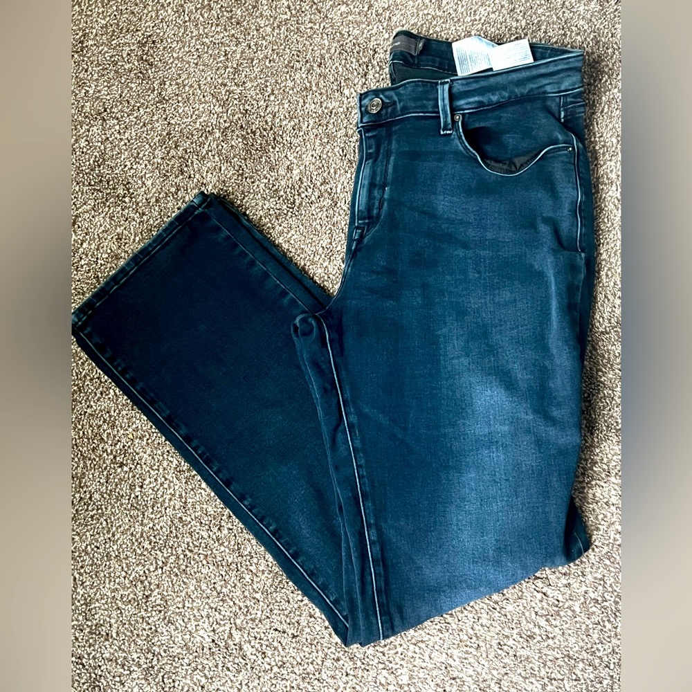 Levi’s Mid Rise Straight Leg Jeans 14